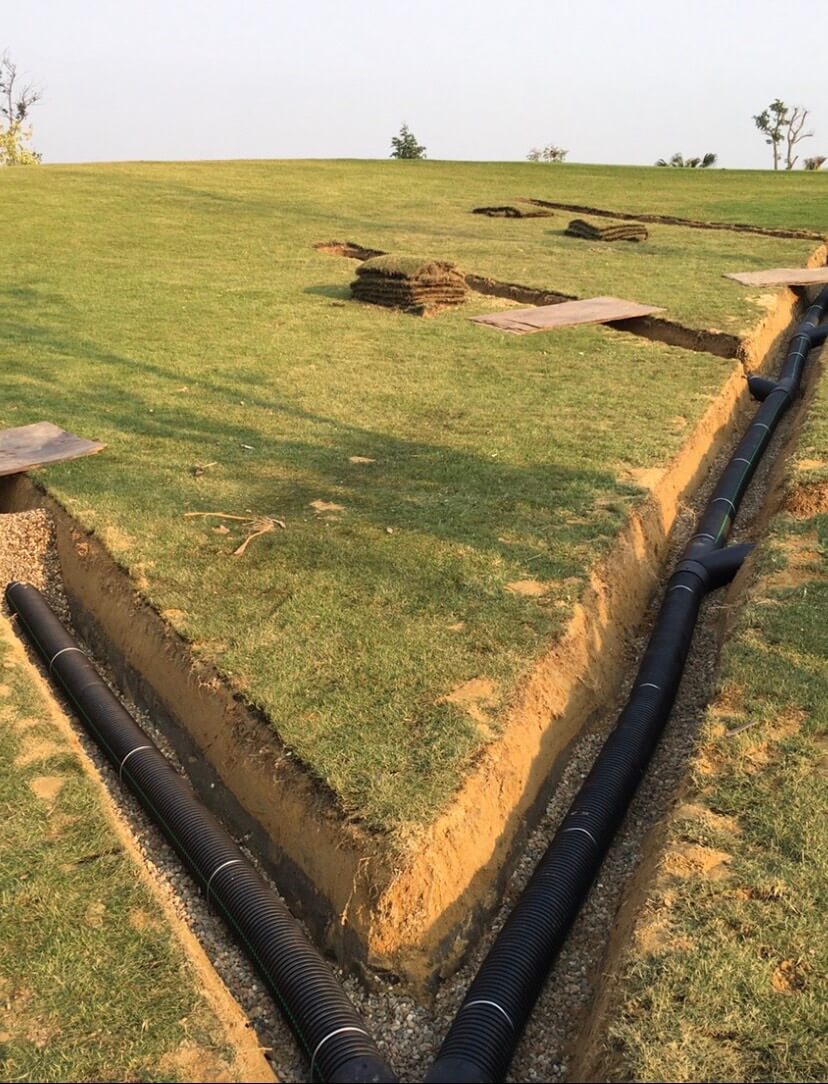 The trench installation process of a corrugated pipe ( TAPKORR ) drainage system for golf courses