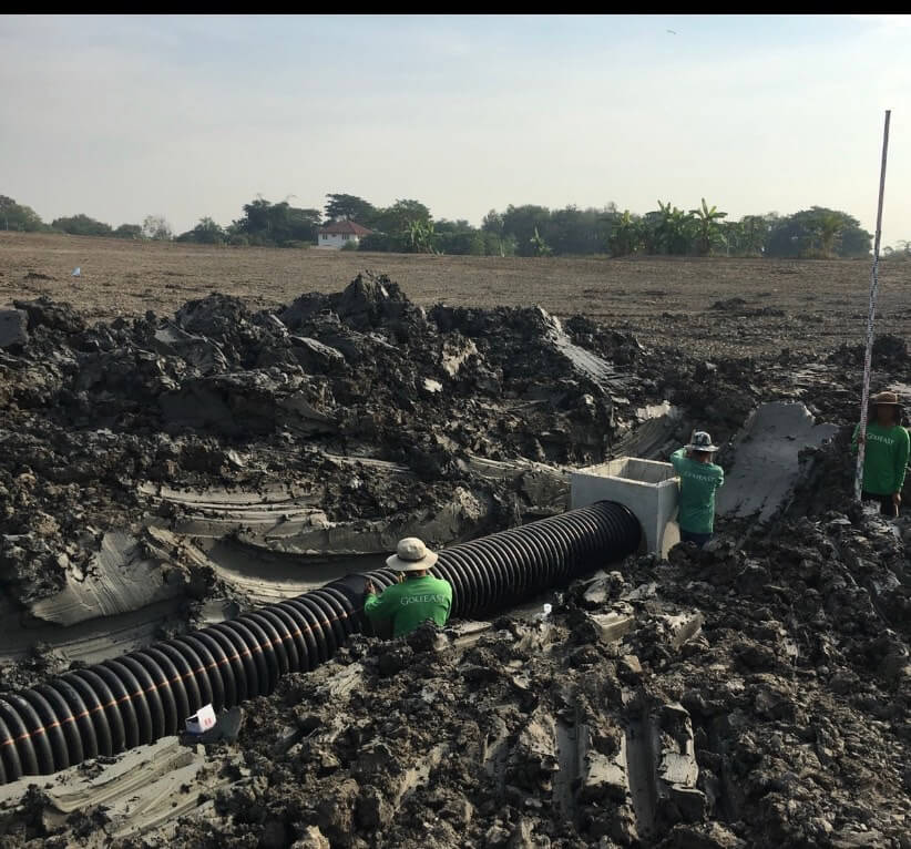 Welding of corrugated pipe ( TAPKORR ) sections from manholes to manholes for effluent drainage in a golf course