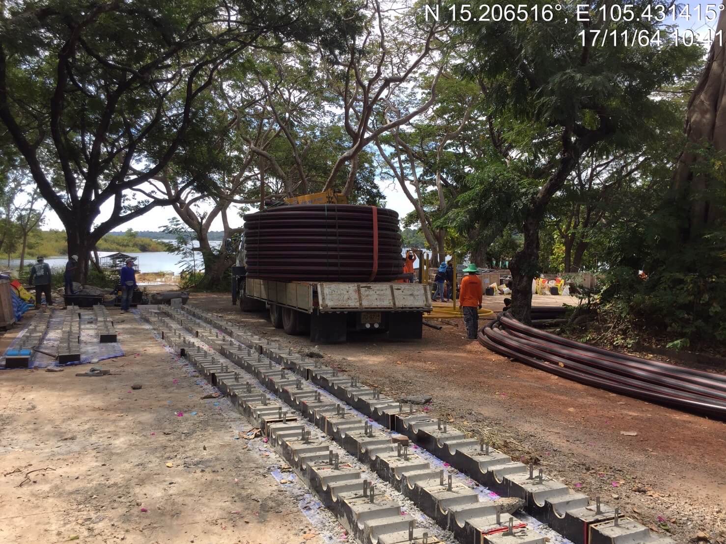 Transport truck carrying HDPE cable ducts for the installation of a solar hybrid dam