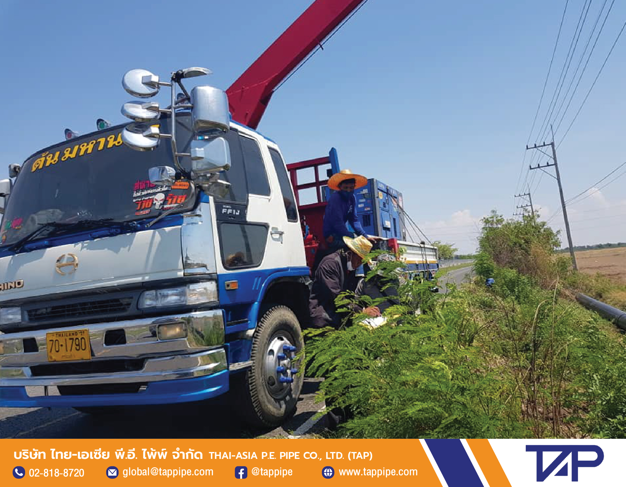 Using a pipe alignment crane for HDPE pipe welding in a pipe installation project on the motorway