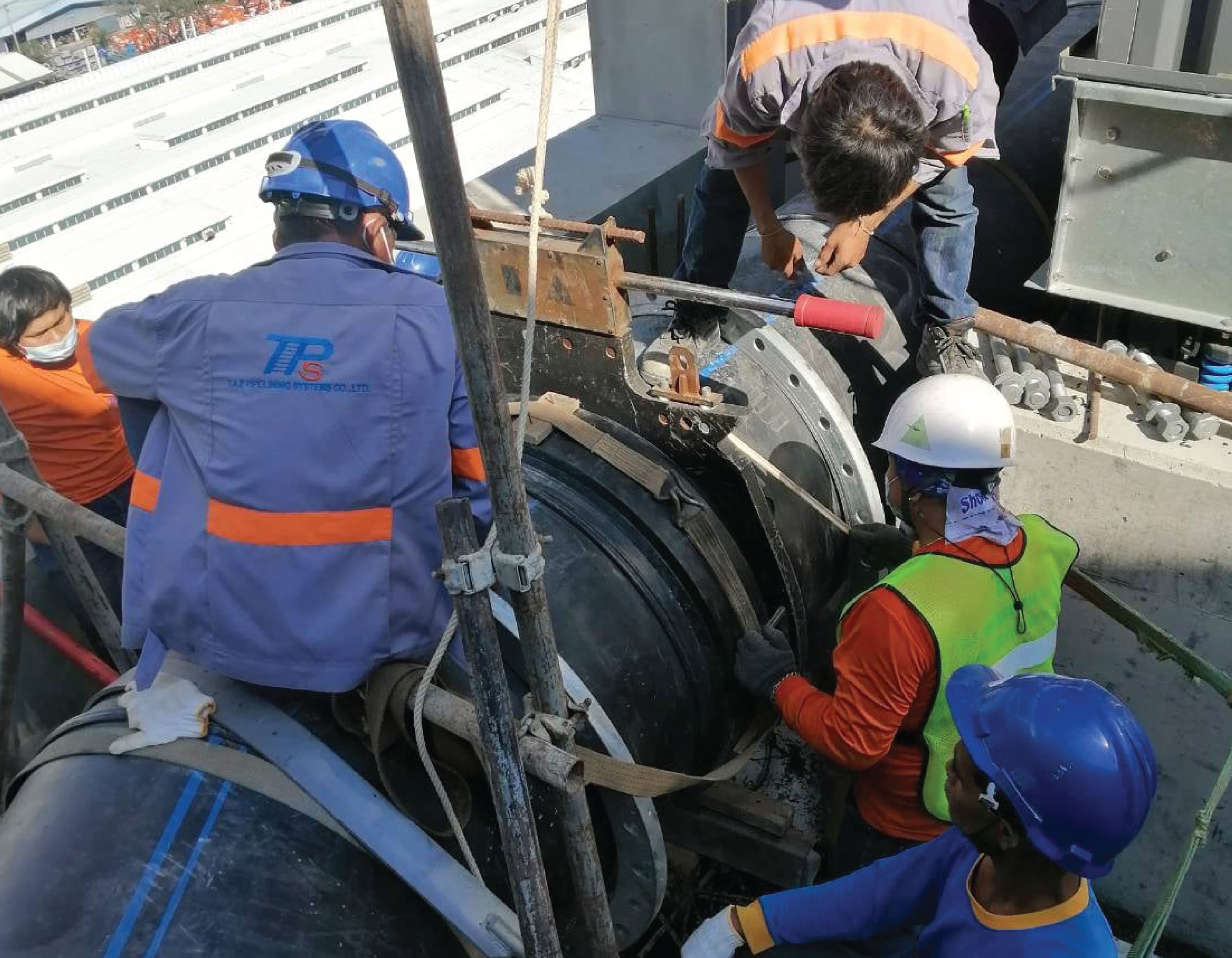 engineer is repairing the pipe joints using the butt fusion method