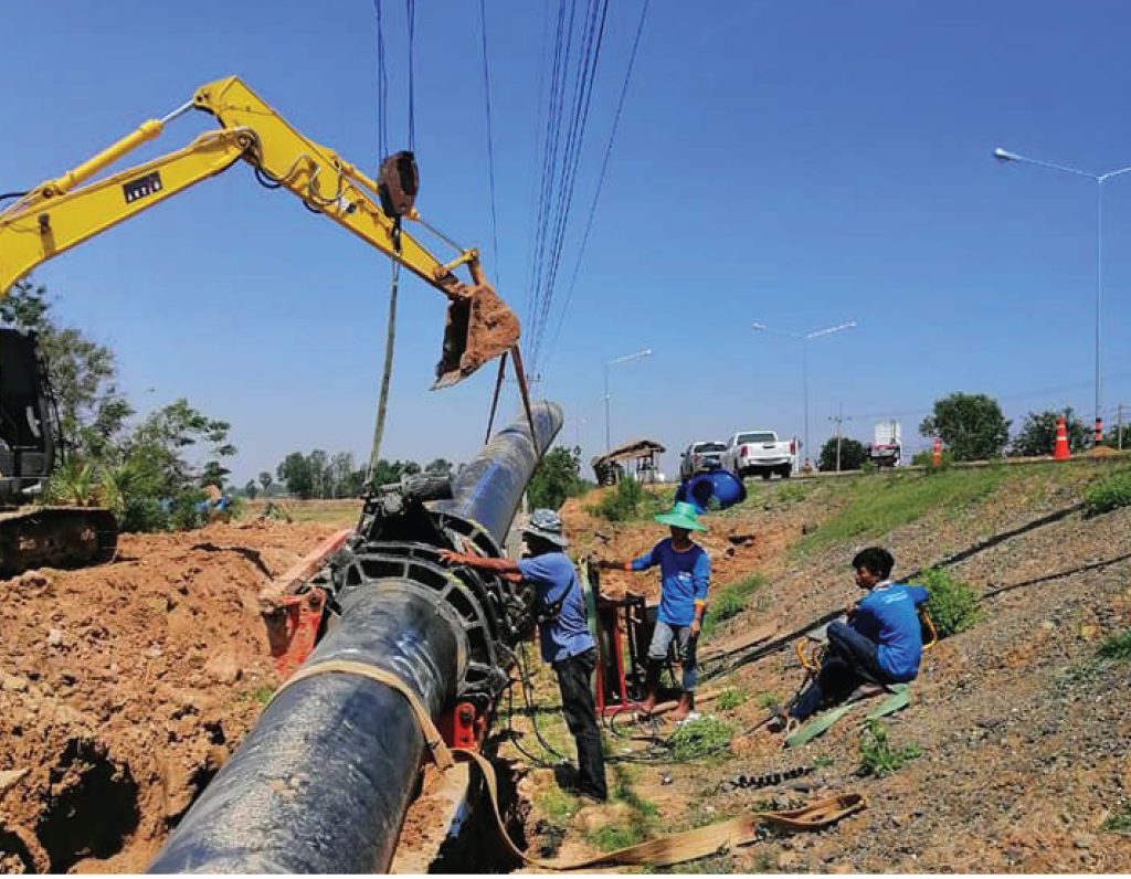 Pipe welding by butt-fusion method to connect 710mm diameter HDPE pipes to solve drought in Buriram province