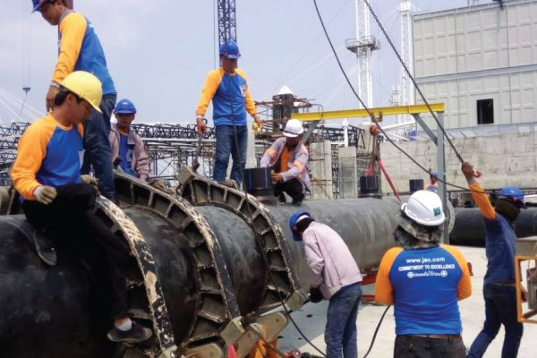 Engineers welding 1200mm diameter HDPE pipes at BITEC Bangna